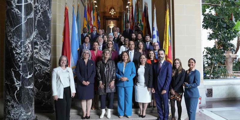 FOTO OFICIAL