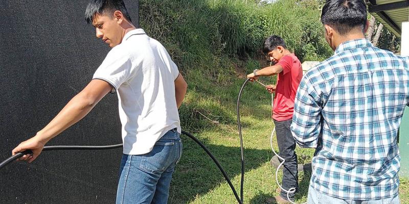 Estudiantes de la EFA Cobán desarrollan sistema de riego automatizado para orquídeas