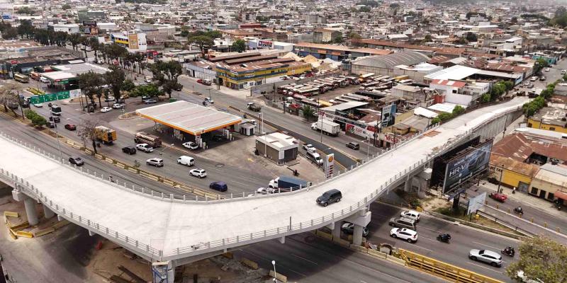 Finaliza fundición de rampa en el Paso a Desnivel de la Calzada Roosevelt