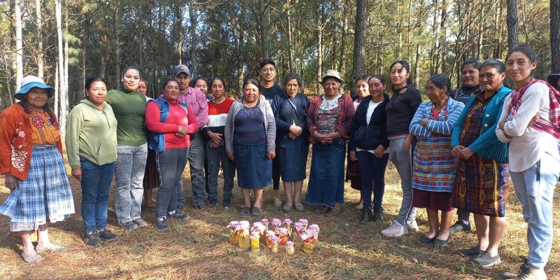 Familias de Ixchiguán fortalecen su economía al transformar productos locales