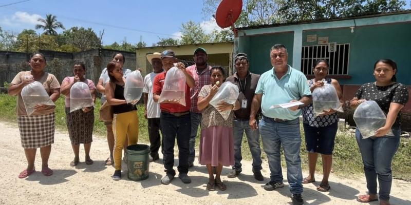 Seguridad alimentaria de El Chal fortalecida con entrega de alevines