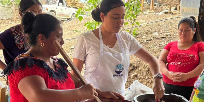Mujeres de Baja Verapaz realizan emprendimiento con la elaboración de pan de banano