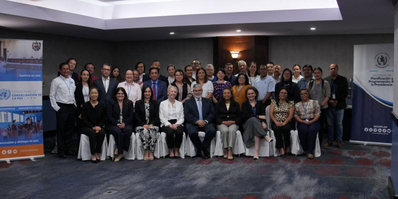 OrganizadoEn mesas de trabajo, los participantes generaron insumos técnicos para solicitar que Guatemala siga siendo elegible al Fondo para la Consolidación de la Paz de la ONUal  y estratégicos 