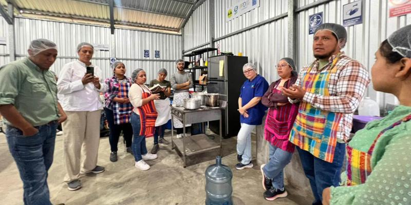 Productos derivados del café diversifican ingresos de productores de Sololá