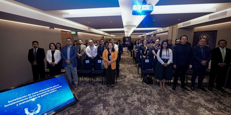 Asistentes a la presentación de herramientas técnicas para el seguimiento y evaluación de la gestión pública.