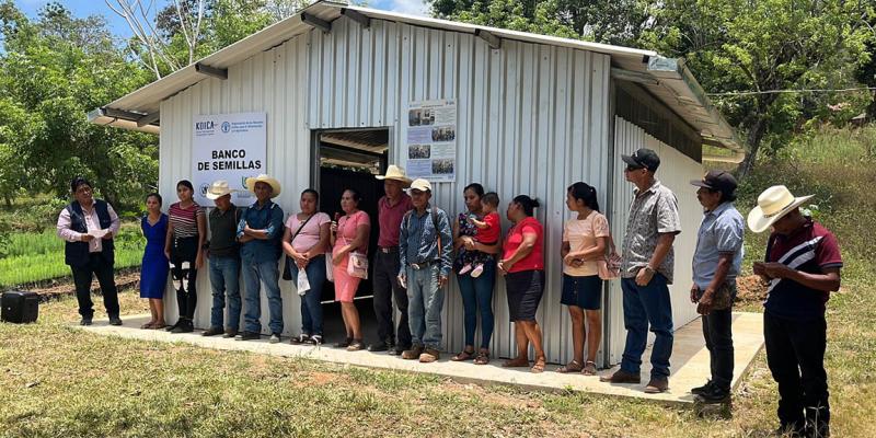 Supervisan huertos comunales y bancos de semillas en Zacapa