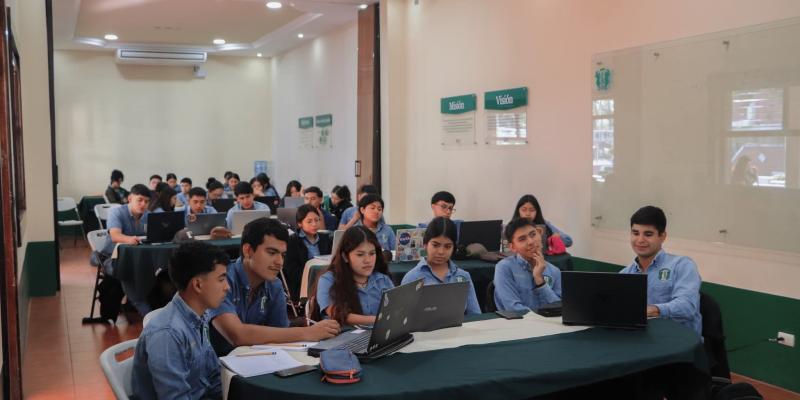 Tecnifican aprendizaje de estudiantes gracias a la alianza entre ENCA e INAB