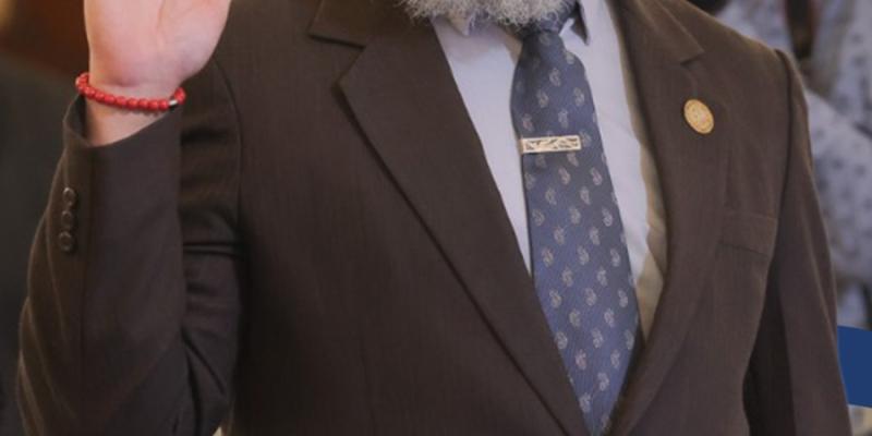 El ministro Luis Méndez Salinas fue juramentado por el presidente de la República, Bernardo Arévalo
