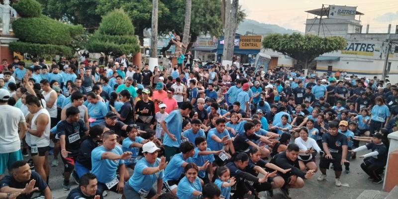Más de 800 personas llenaron de energía la Carrera Leyendas de Guatemala en San Cristóbal Verapaz. 
