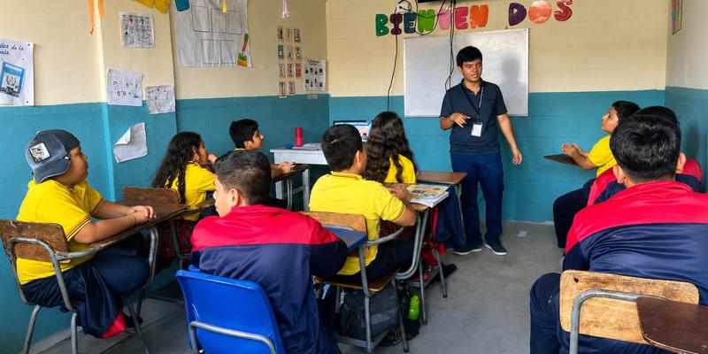 Estudiantes aprenden a cuidar a sus mascotas