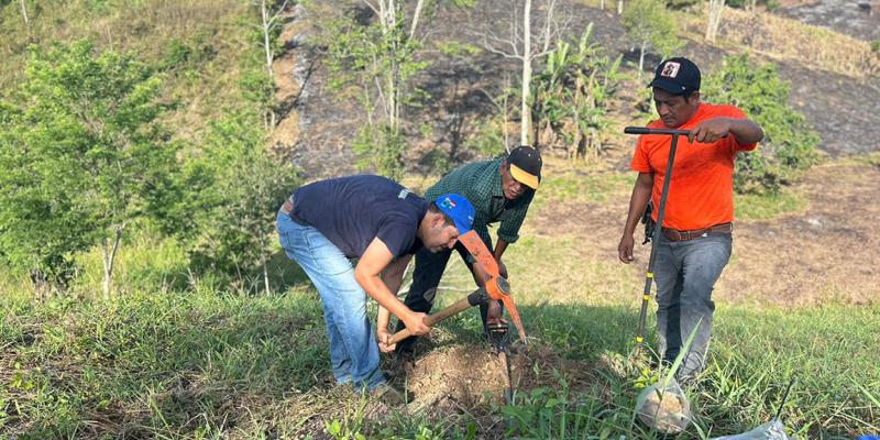 Realizan tomas de suelo para mejorar producción agrícola en San Luis