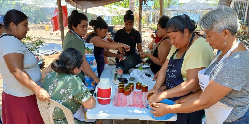 Mujeres fortalecen sus capacidades para transformar alimentos