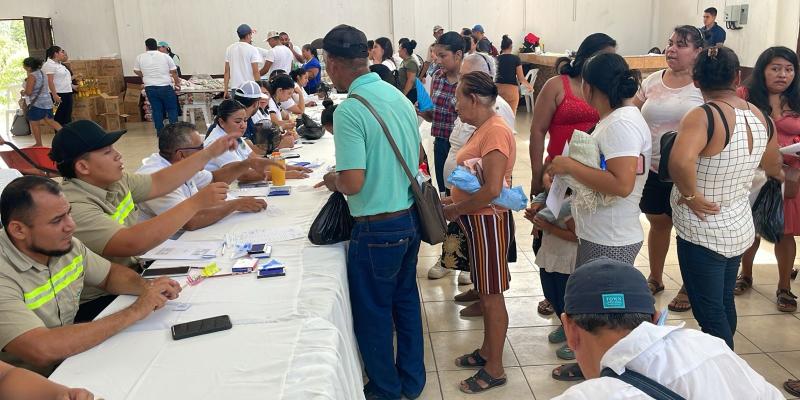 Más de 13 mil familias reciben alimentos por participar en proyectos comunitarios