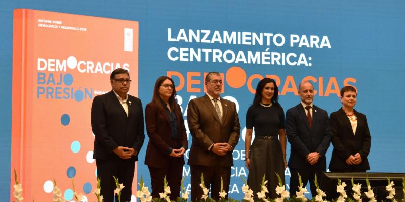El informe lleva por nombre "Democracias bajo presión"