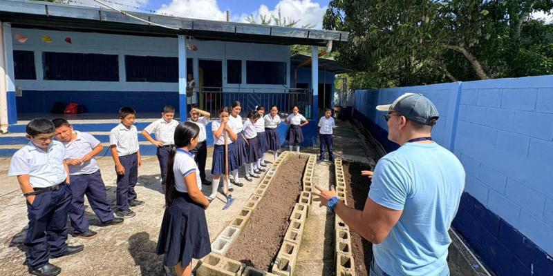 Aprenden a cultivar alimentos y hábitos saludables en San José La Arada