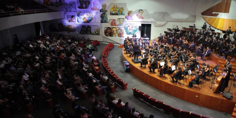 Ministro Méndez Salinas acompaña el 20 aniversario de la Orquesta Sinfónica Juvenil Municipal