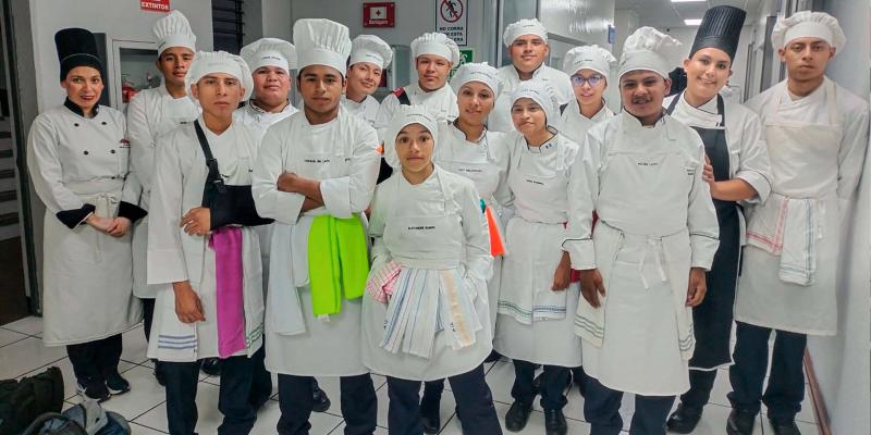 Adolescentes del CCO fortalecen su formación con pasantías en INTECAP