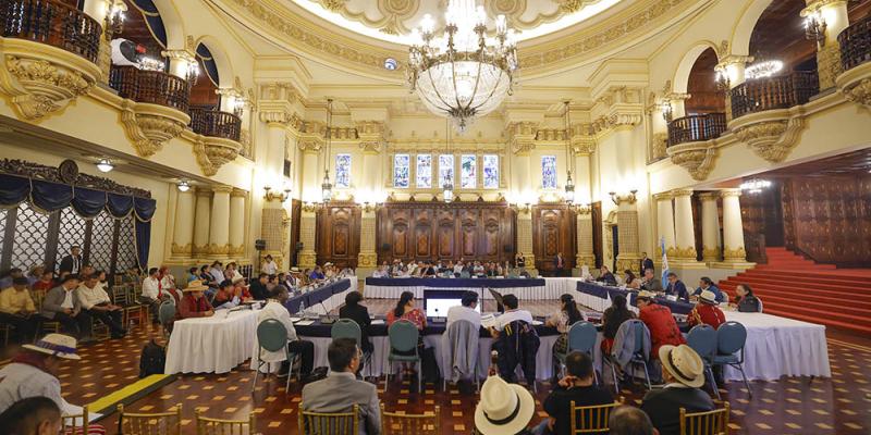 Gobierno y autoridades indígenas avanzan hacia un modelo de salud integral con pertinencia cultural