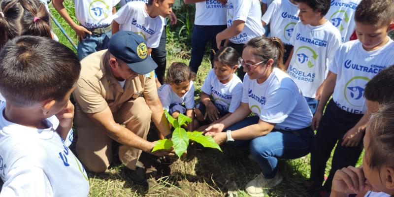 Ejército de Guatemala fortalece la conservación ambiental y el acercamiento con la población en Escuintla