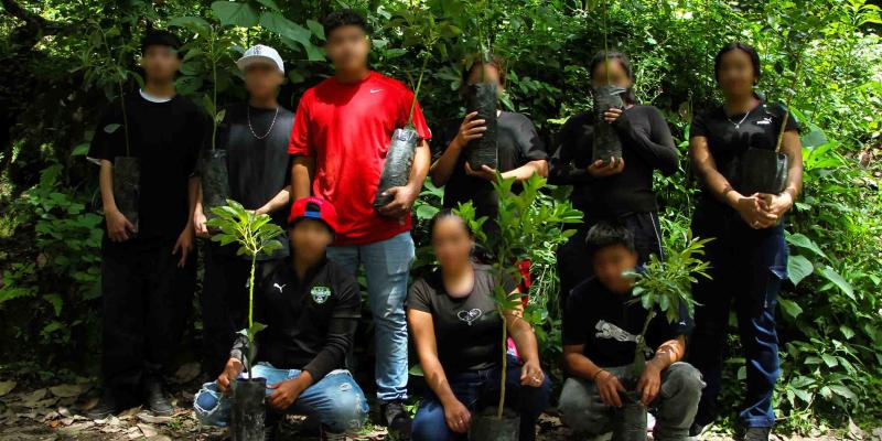 Graduandos del CEEX reforestan y conectan con la naturaleza