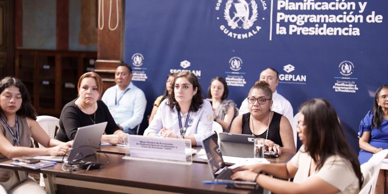 El primer taller consistió en escuchar las experiencias de los equipos que conforman las mesas técnicas del gabinete. 