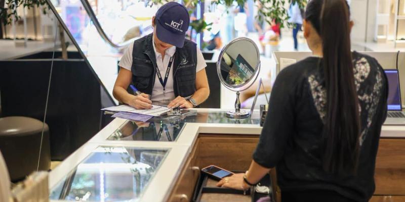El Ministerio de Trabajo y Previsión Social (Mintrab), a través de la Inspección General de Trabajo (IGT), realizó operativos de verificación en distintos establecimientos comerciales de la zona 10.
