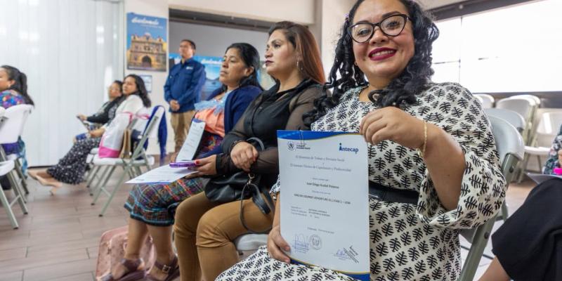 Un total de 20 participantes culminaron con éxito esta etapa formativa, completando 80 horas de aprendizaje especializado impartidas por el INTECAP.