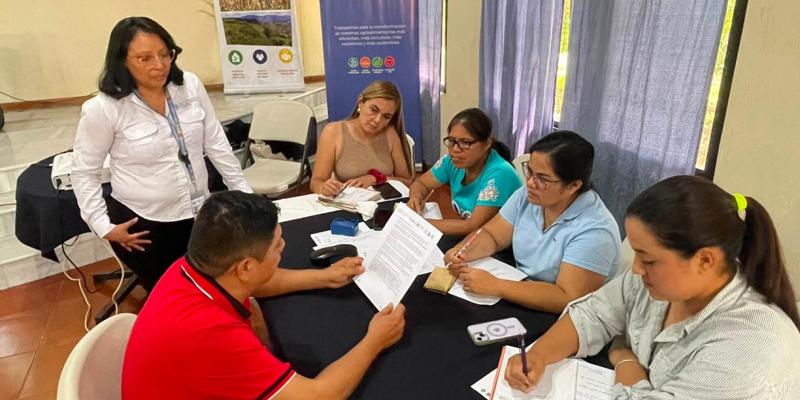 Capacitan a personal técnico en la aplicación del enfoque de género