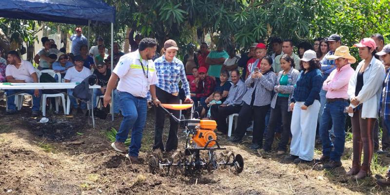 Productores de Guastatoya capacitados en el uso de implementos agrícolas
