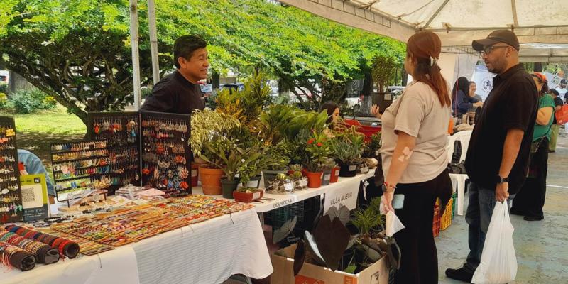 Productores y consumidores destacan beneficios de la Feria del Agricultor