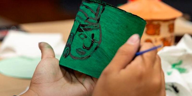 MUNAE impulsa el aprendizaje del patrimonio con taller de recreación de vasos prehispánicos. 