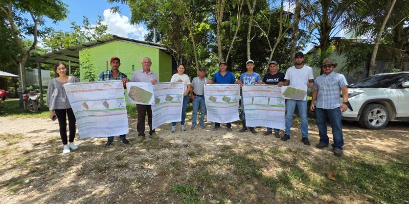 Entregan primeros planes de finca basados en modelo de ganadería sostenible