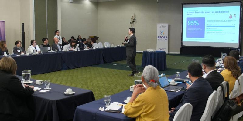 Quedó instalada la Mesa Técnica del Fondo Nacional de Becas (FONABE). 