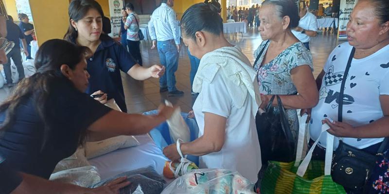 Familias de Patulul reciben alimentos que fortalecen su seguridad alimentaria