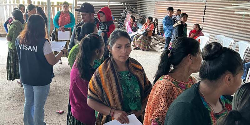 Familias de San Cristóbal Verapaz reciben insumos para fortalecer su producción