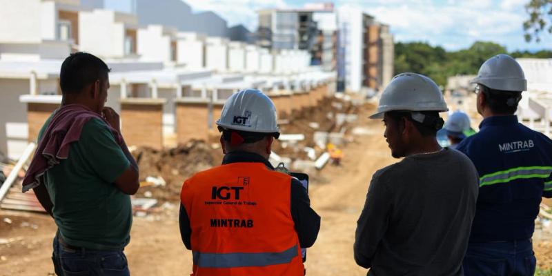 El Ministerio de Trabajo y Previsión Social (Mintrab) realizó inspección laboral en el proyecto de construcción Paseo del Bosque ubicado en Finca La Joya del Río, Km. 24.5, Carretera a El Salvador.