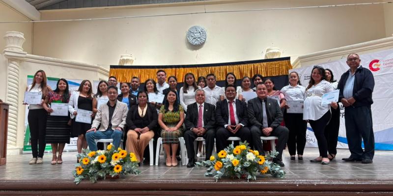 62 jóvenes de San Lucas Sacatepéquez finalizaron los cursos de formación técnica a través del Programa Nacional de Escuelas Taller.