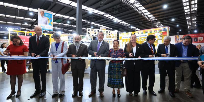 Ministra de Educación participó en inauguración de FILGUA 2026