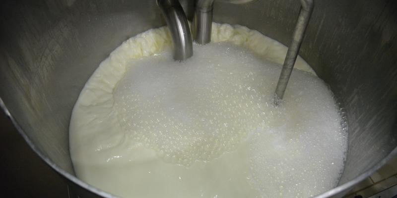Nuevas disposiciones sanitarias fortalecen vigilancia de leche cruda 