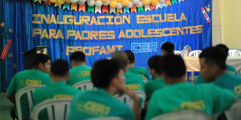 Adolescentes del CER-1 inician formación para fortalecer su rol como padres