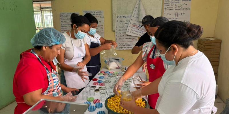 Organizaciones productoras aprenden a conservar y transformar el nance