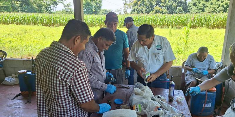 Reparación de aspersoras fortalece las labores agrícolas en Retalhuleu