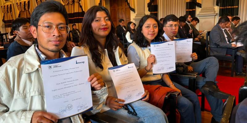20 jóvenes de la cabecera de Quetzaltenango finalizaron los cursos de formación técnica a través del Programa Nacional de Escuelas Taller.