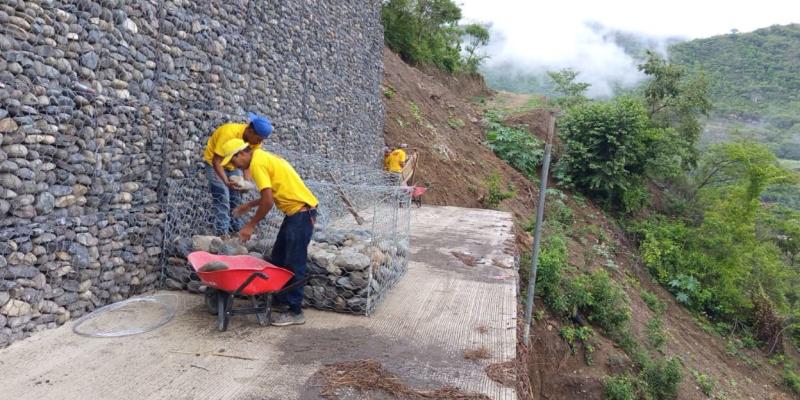 Mejoran carretera en Sansare para reducir daños por lluvia 