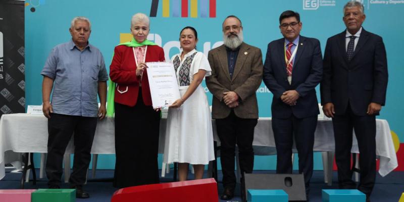 Tania Ramos Pérez recibe el Premio Mesoamericano de Poesía “Luis Cardoza y Aragón”. 
