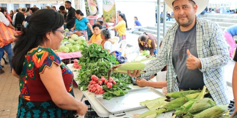 La Feria del Agricultor hace una parada en Villa Canales