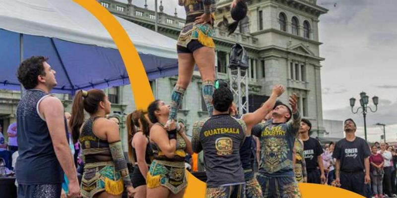 La Plaza de la Constitución recibió las Tardes Noches del Vivir Bien
