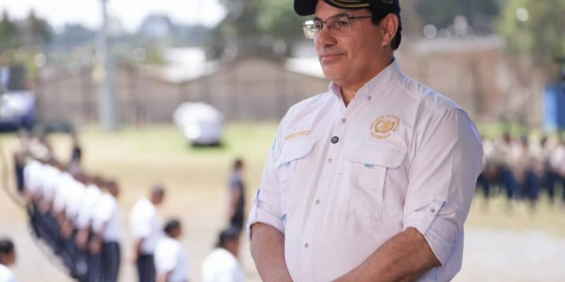 Futuros guardias penitenciarios se preparan para servir a la nación