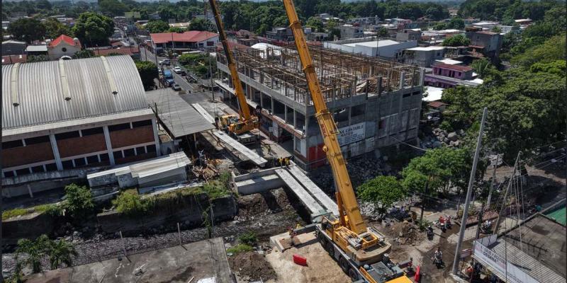 Puente sobre el río Mazate avanza en su rehabilitación
