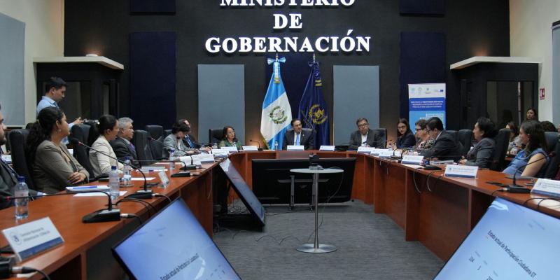Diferentes sectores participaN en la construcción de la Estrategia Nacional de Datos Abiertos.